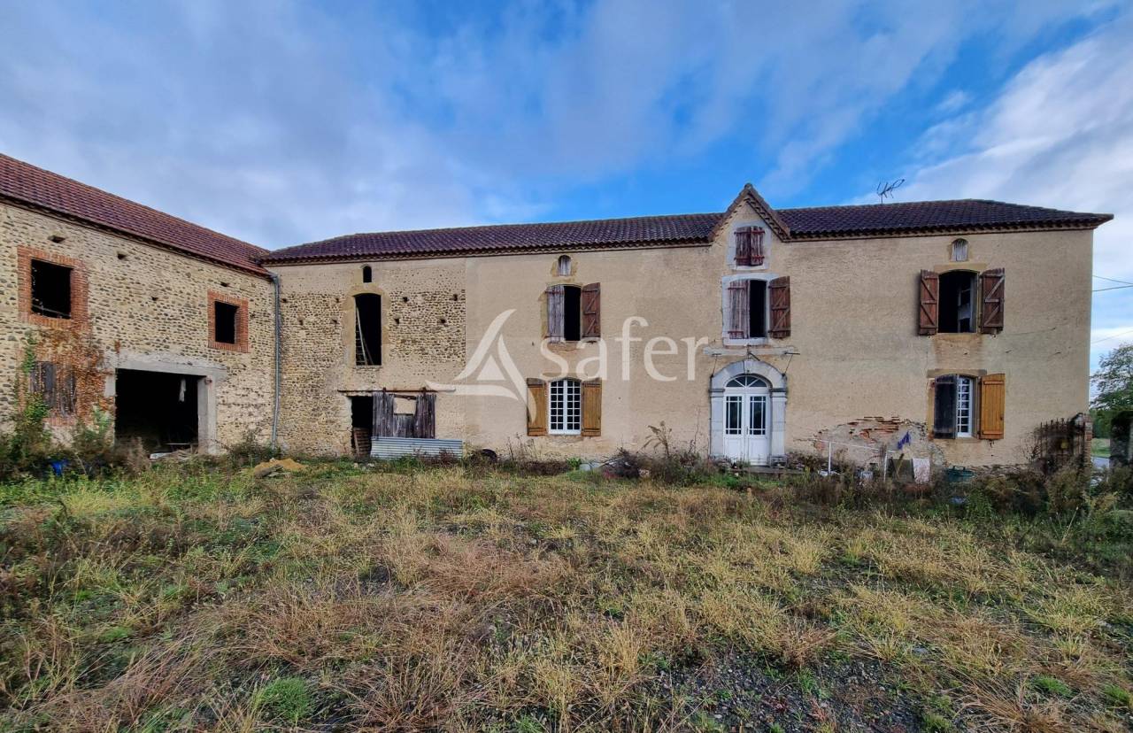 Maison et dépendances sur 9ha proche de Madiran