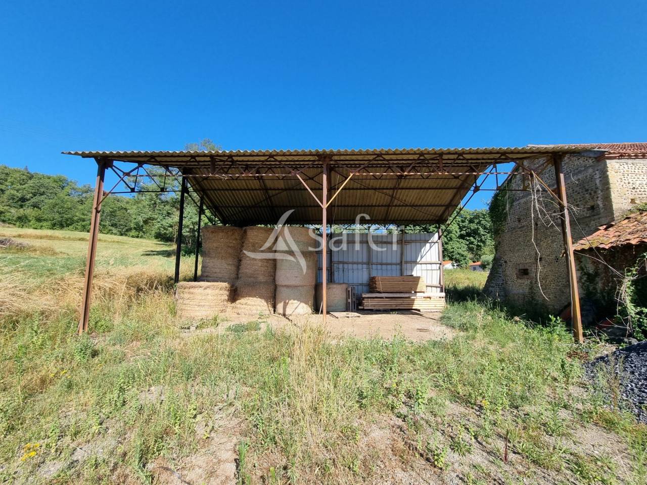 Maison et dépendances sur 9ha proche de Madiran