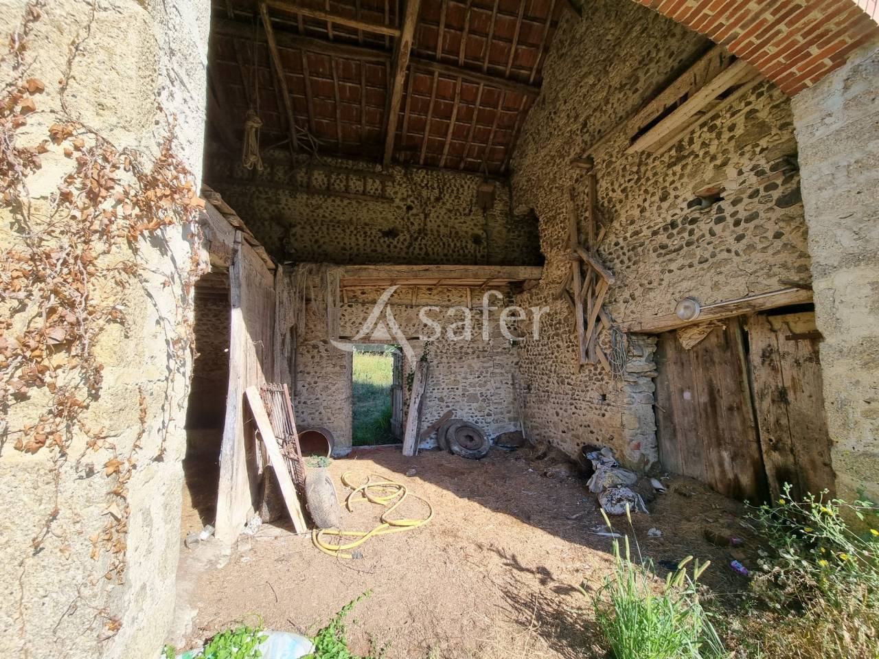 Maison et dépendances sur 9ha proche de Madiran