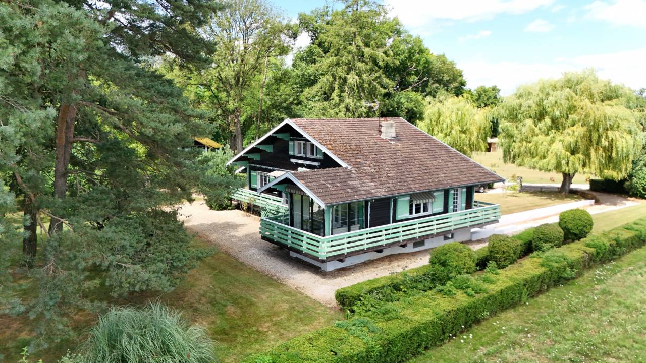 Propriété avec maison et 1,6 ha proche de Lyon