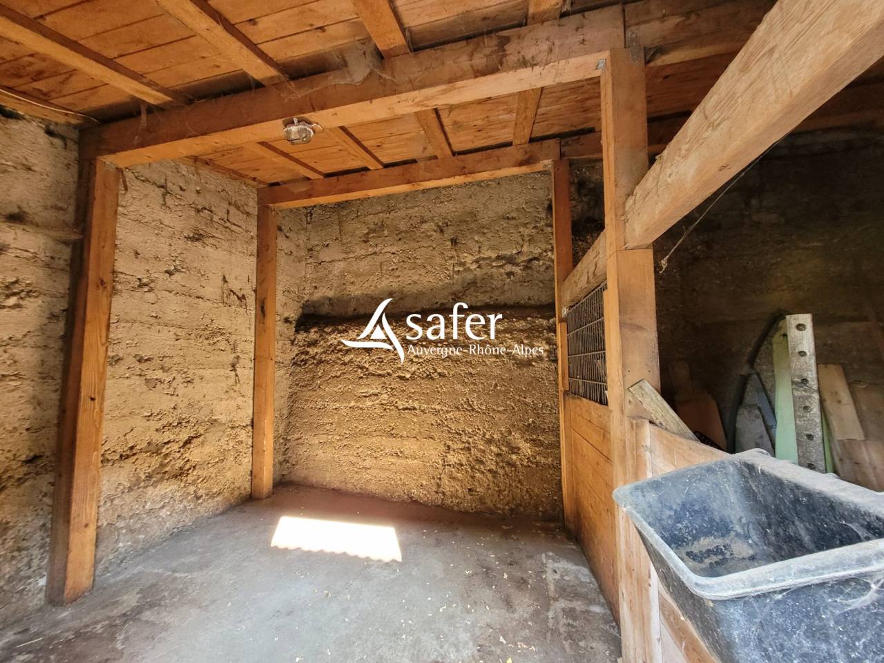 Propriété rurale en pierres de 2 habitations sur 4ha