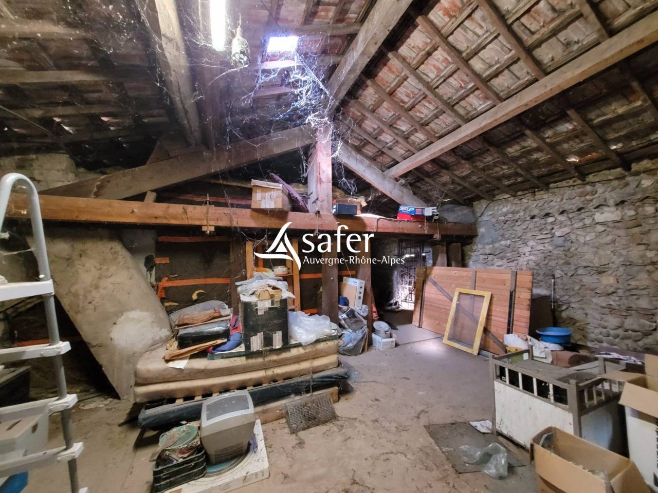 Propriété rurale en pierres de 2 habitations sur 4ha