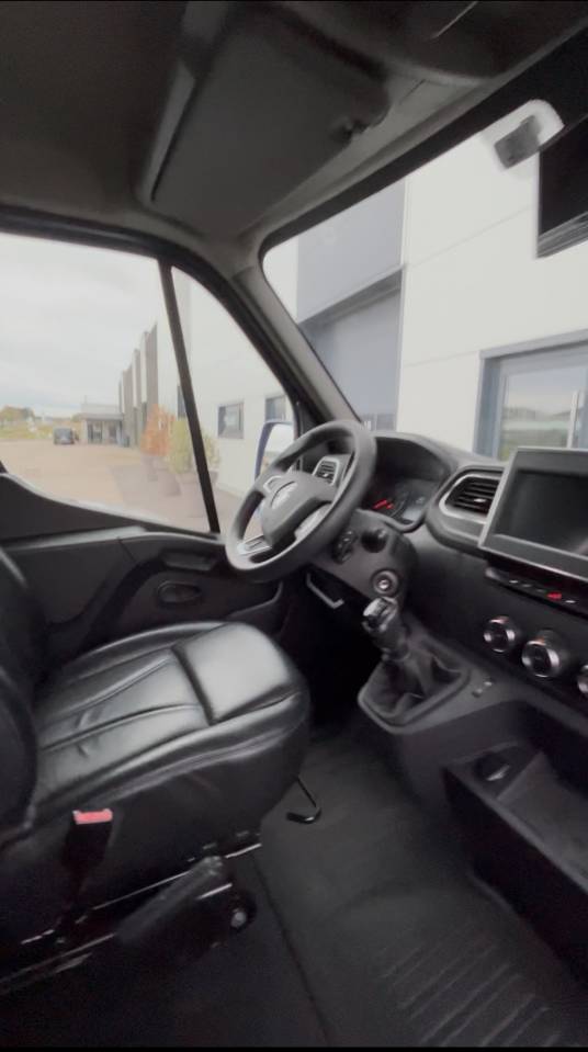 Camion VL chevaux Renault Master Krismar - 60 000€ HT