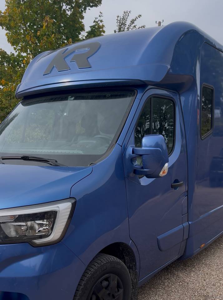 Camion VL chevaux Renault Master Krismar - 60 000€ HT
