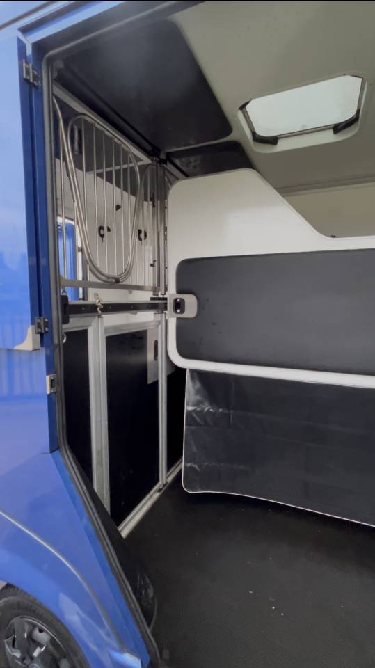 Camion VL chevaux Renault Master Krismar - 60 000€ HT