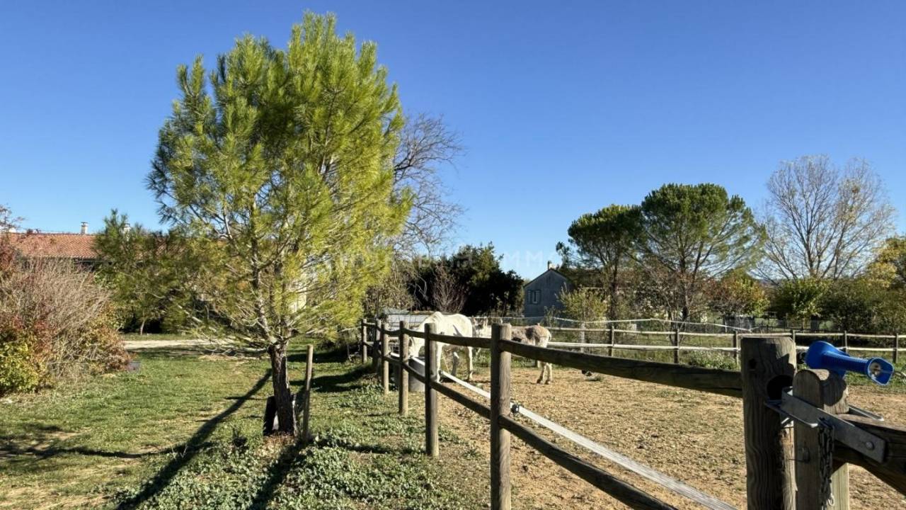 Gard- Très beau mas avec dépendances