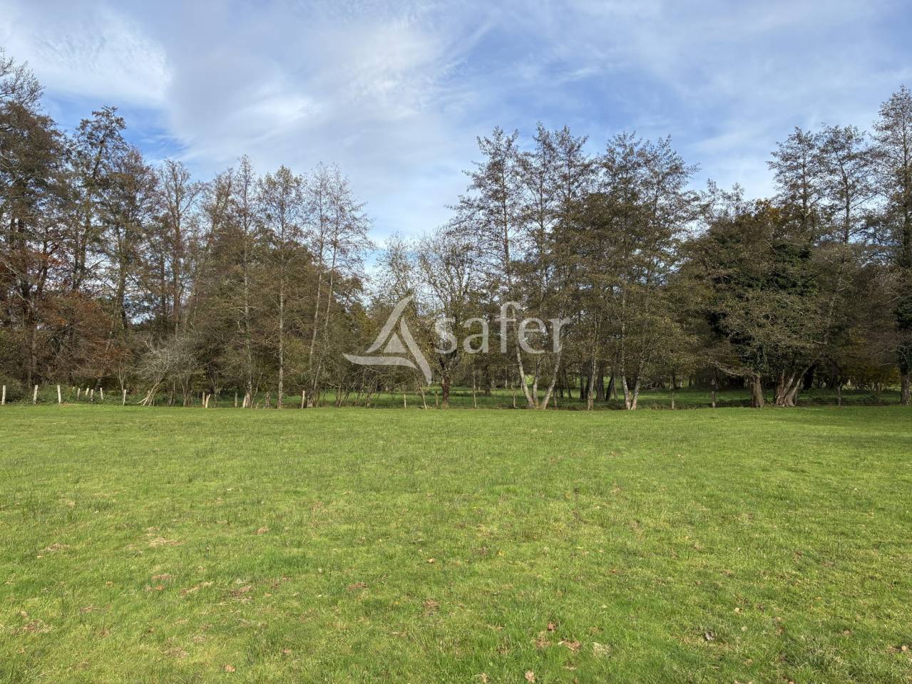 Ferme rénovée avec grange et dépendance - 2 ha 15 a 04 ca