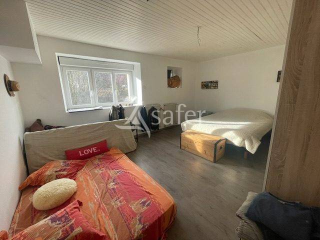 Ferme rénovée avec grange et dépendance - 2 ha 15 a 04 ca