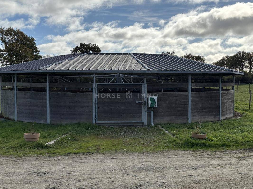 Centre équestre opérationnel - 15 ha à proximité de Nantes