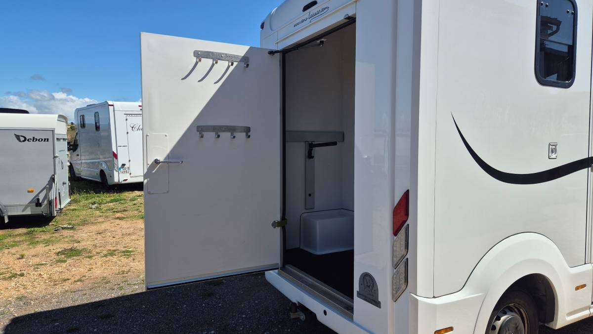 VL 2 chevaux stalle - 2022 - 60715 km 