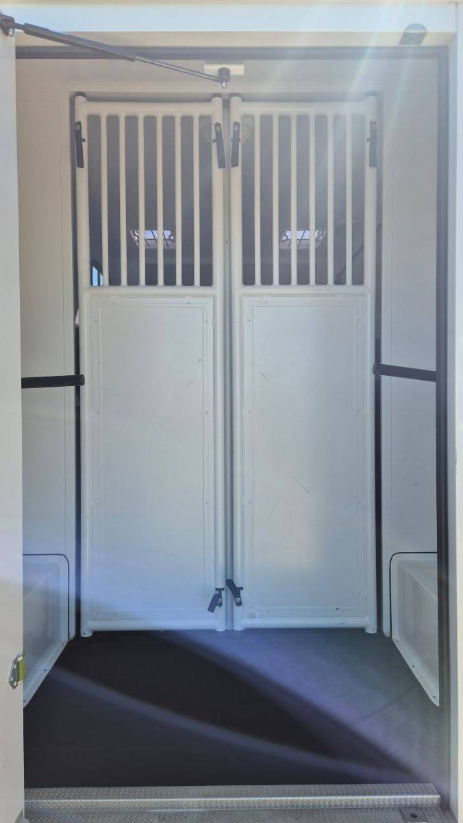 VL 2 chevaux stalle - 2022 - 60715 km 