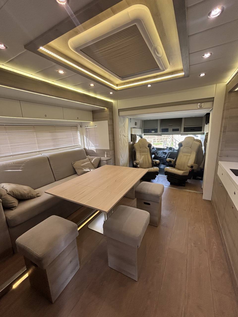 à vendre volvo FH540 carrosserie EQUIX