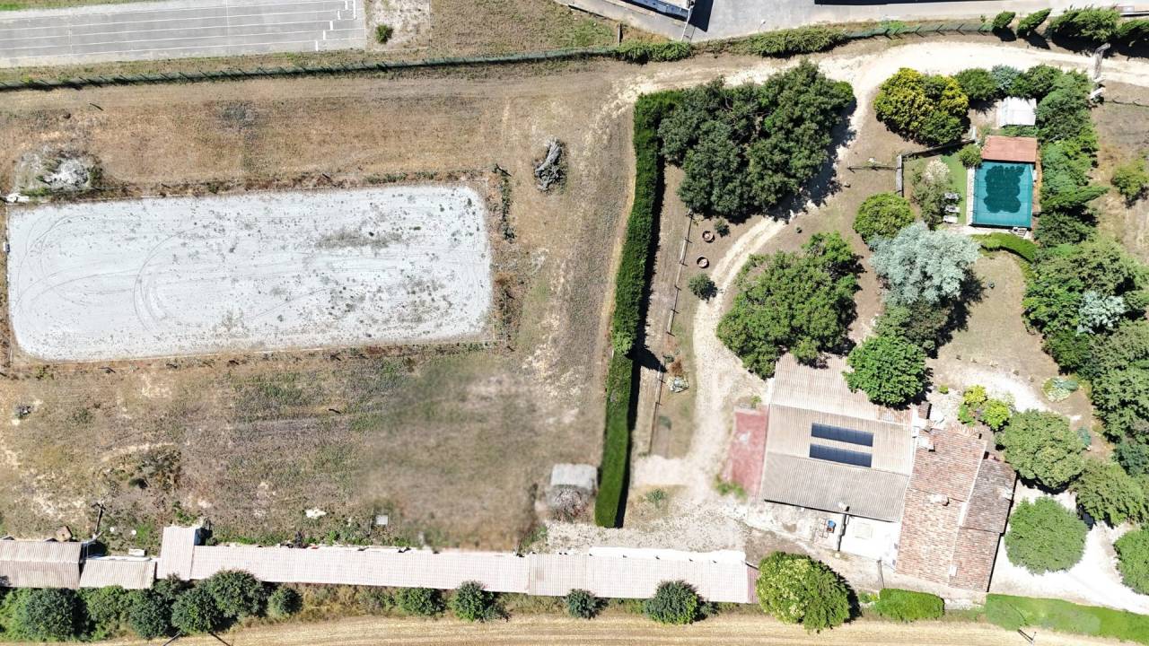 Loft provençal avec dépendance et installations équestres 