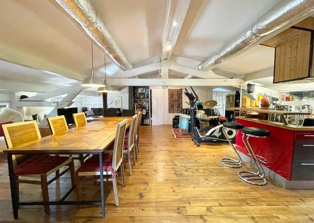 Loft provençal avec dépendance et installations équestres 