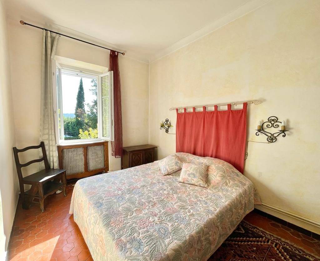 Loft provençal avec dépendance et installations équestres 