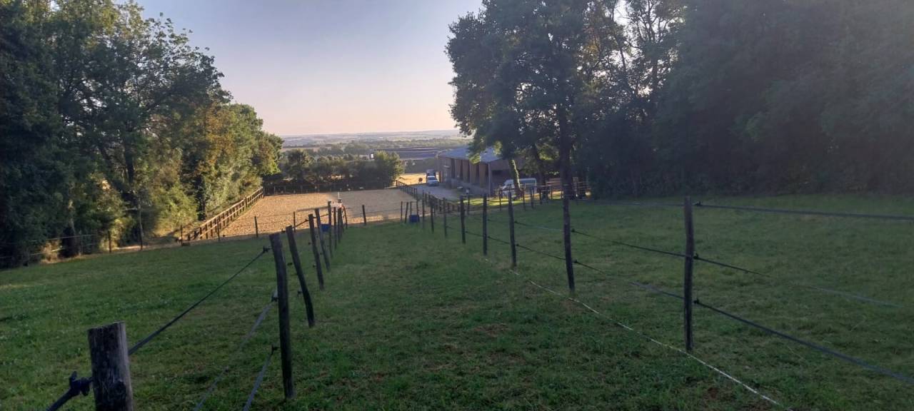 NIORT - Structure dédiée à l'équitation sur 3,8 ha