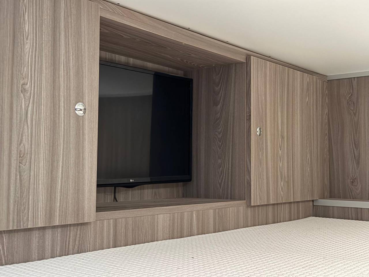 SEMIE REMORQUE 10P-APPARTEMENT LUXE 8P-SCANIA R520 V8