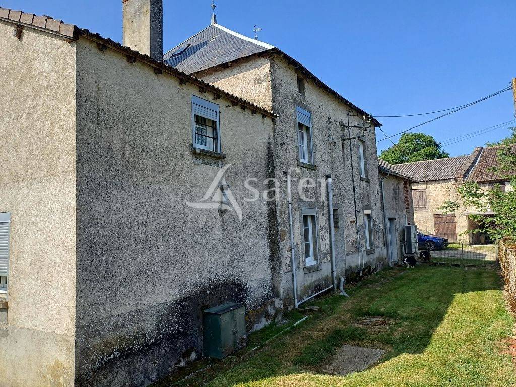 Propri&eacute;t&eacute; d'&eacute;levage d'environ 94 ha 50 bien group&eacute;s