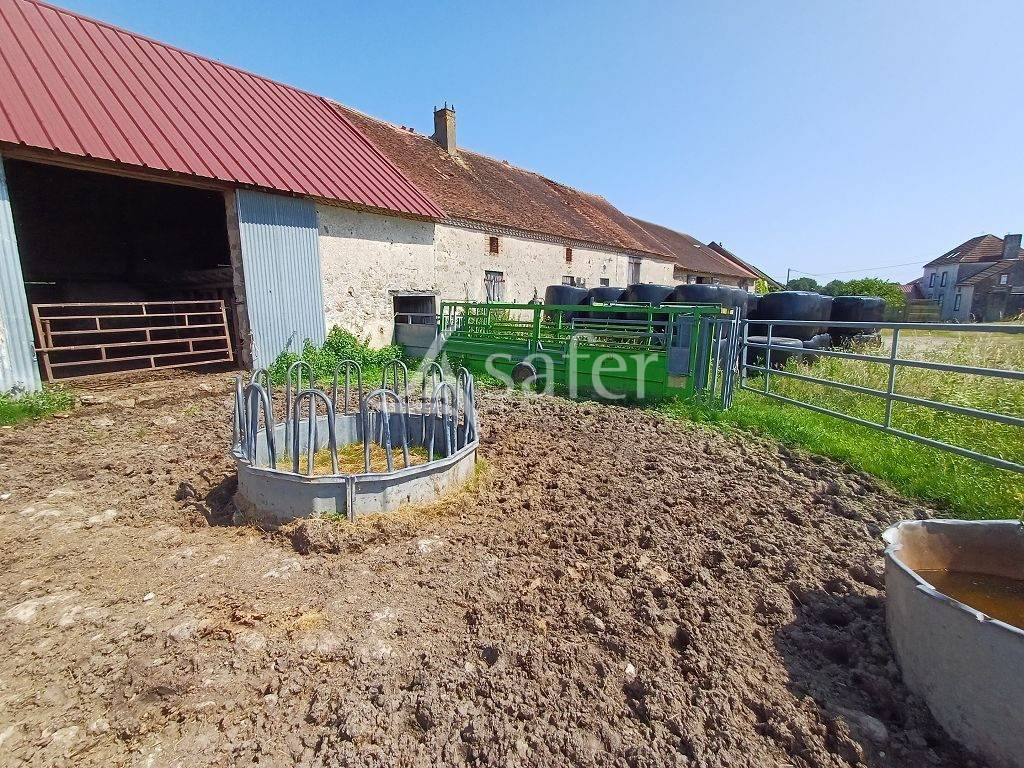 Propri&eacute;t&eacute; d'&eacute;levage d'environ 94 ha 50 bien group&eacute;s