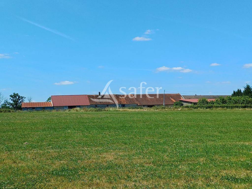 Propri&eacute;t&eacute; d'&eacute;levage d'environ 94 ha 50 bien group&eacute;s