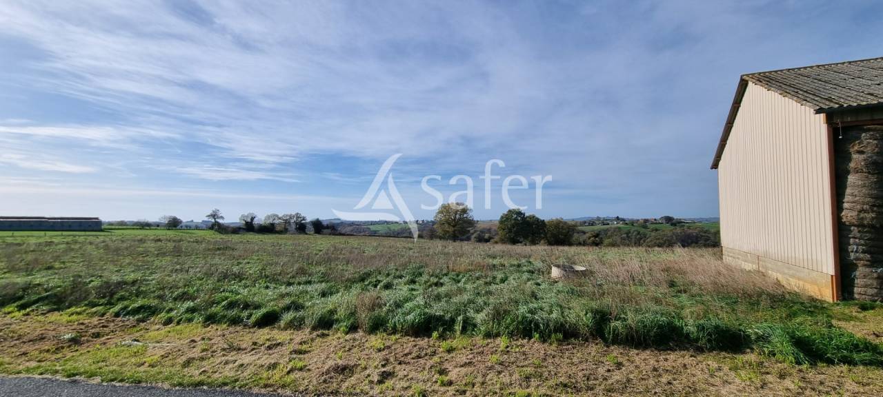 Ilot de 7ha66 avec hangar agricole en Aveyron