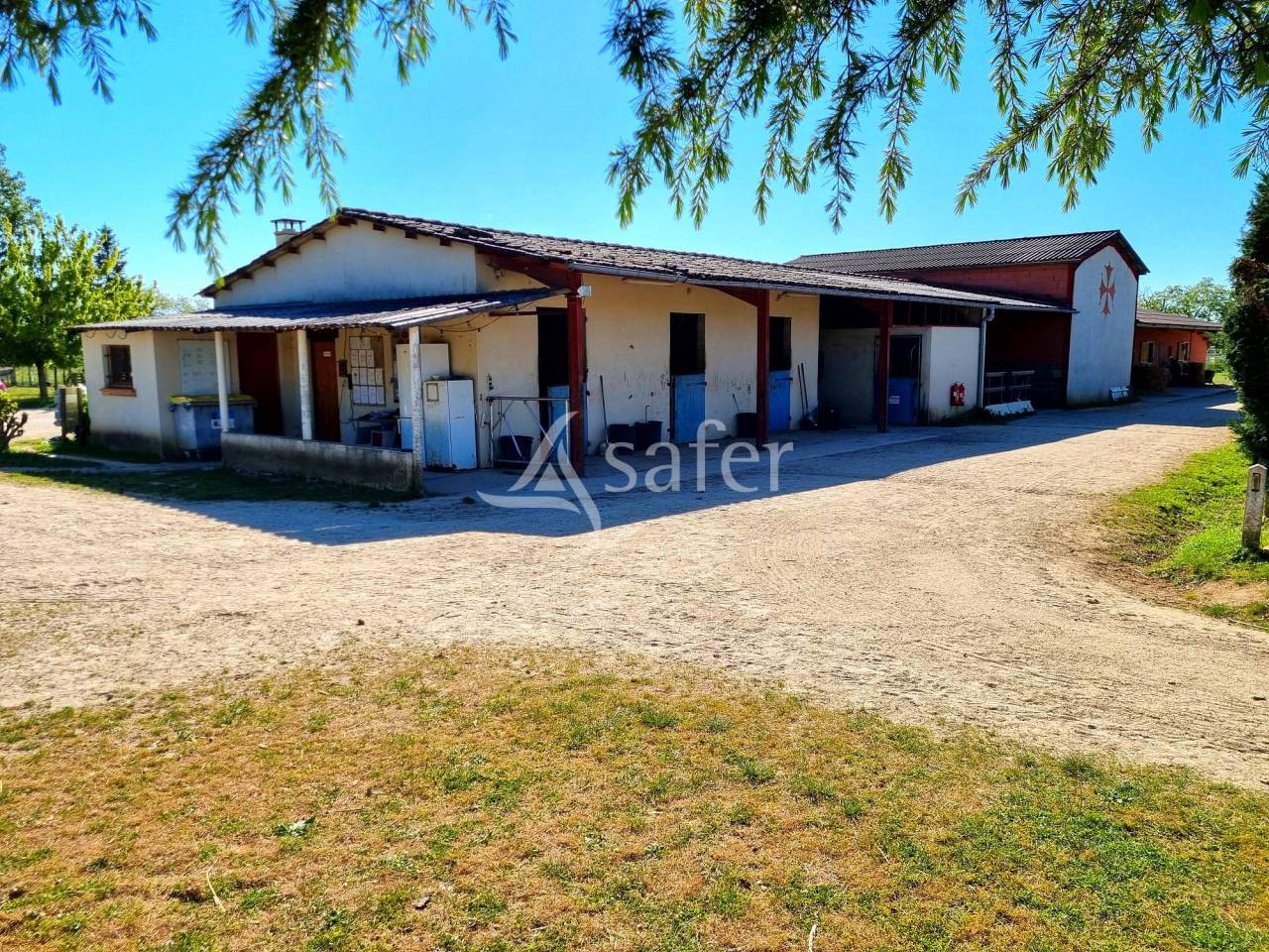 Belle structure &eacute;questre en activit&eacute; &agrave; reprendre, secteur MON