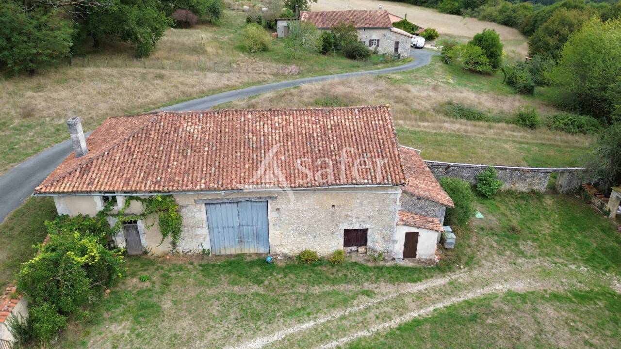 Maison de maître et gîtes sur 11ha en Périgord vert