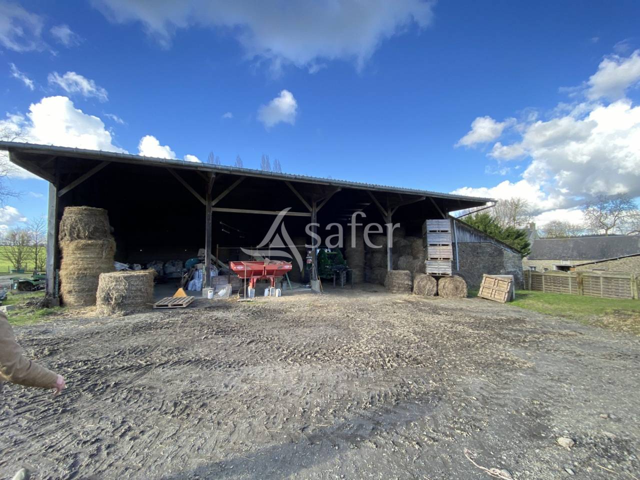 Propriété herbagère 4 ha 53 a (23ha en location possible)