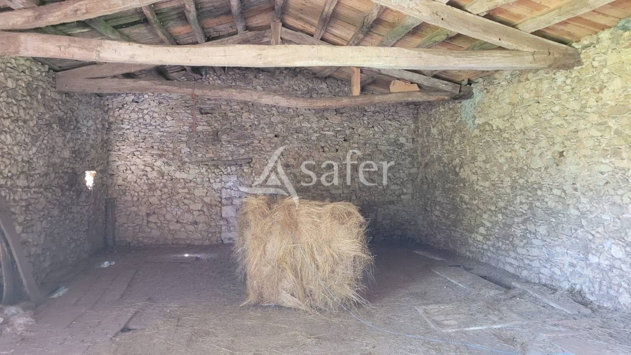 Corps de ferme 18 hectares d'un seul tenant idéal projet éleva