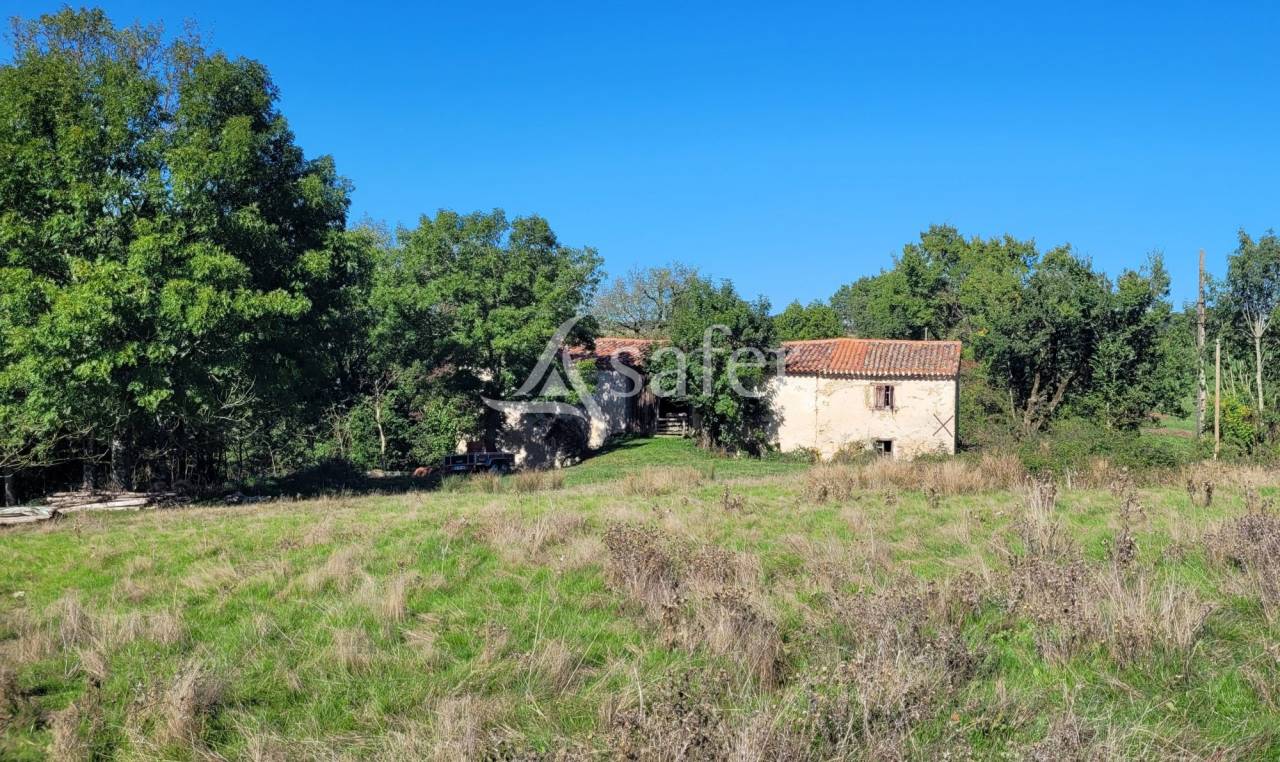 Corps de ferme 18 hectares d'un seul tenant idéal projet éleva