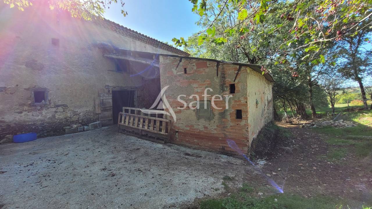 Corps de ferme 18 hectares d'un seul tenant idéal projet éleva