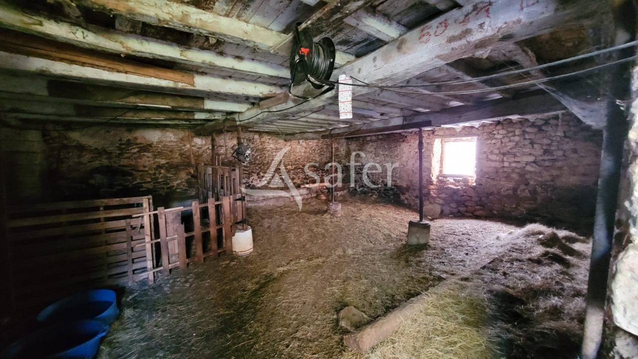 Corps de ferme 18 hectares d'un seul tenant idéal projet éleva