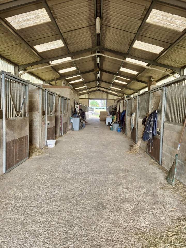 Ecurie - 4,5 hectares - Proche Provins