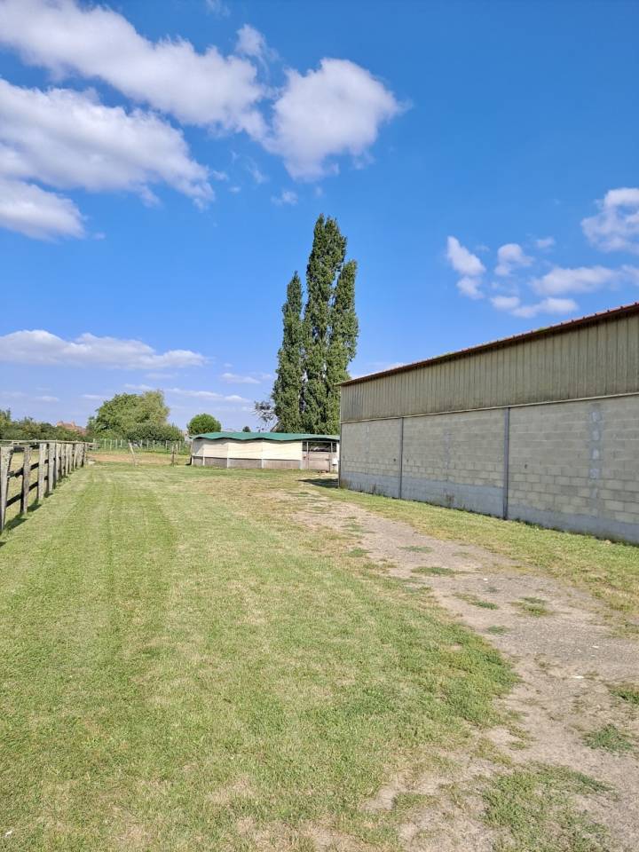 Ecurie - 4,5 hectares - Proche Provins