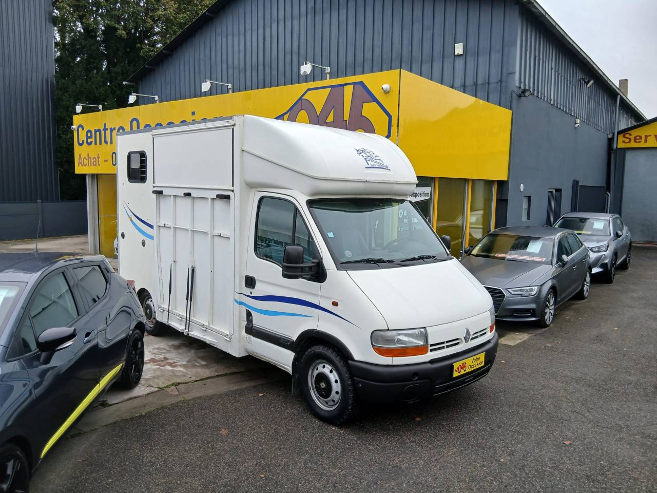 RENAULT MASTER 2.8 dTi Transport pour deux chevaux