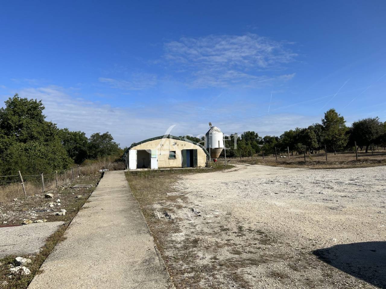 Propriété agricole avec atelier poules pondeuses sur 13ha
