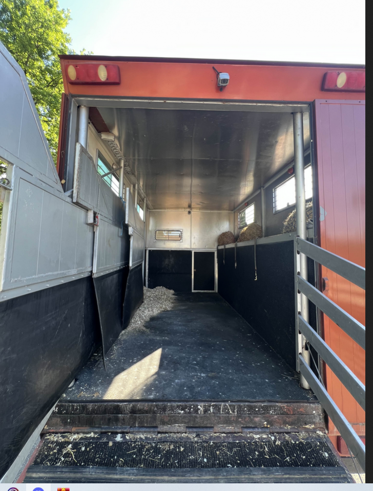 Mercedes Atego 4 places chevaux + espace cavalier