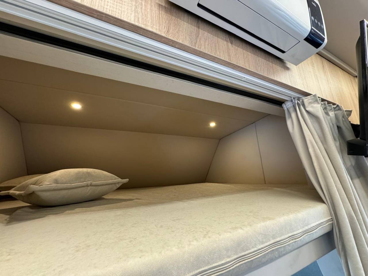 Camion chevaux 7 places home car 