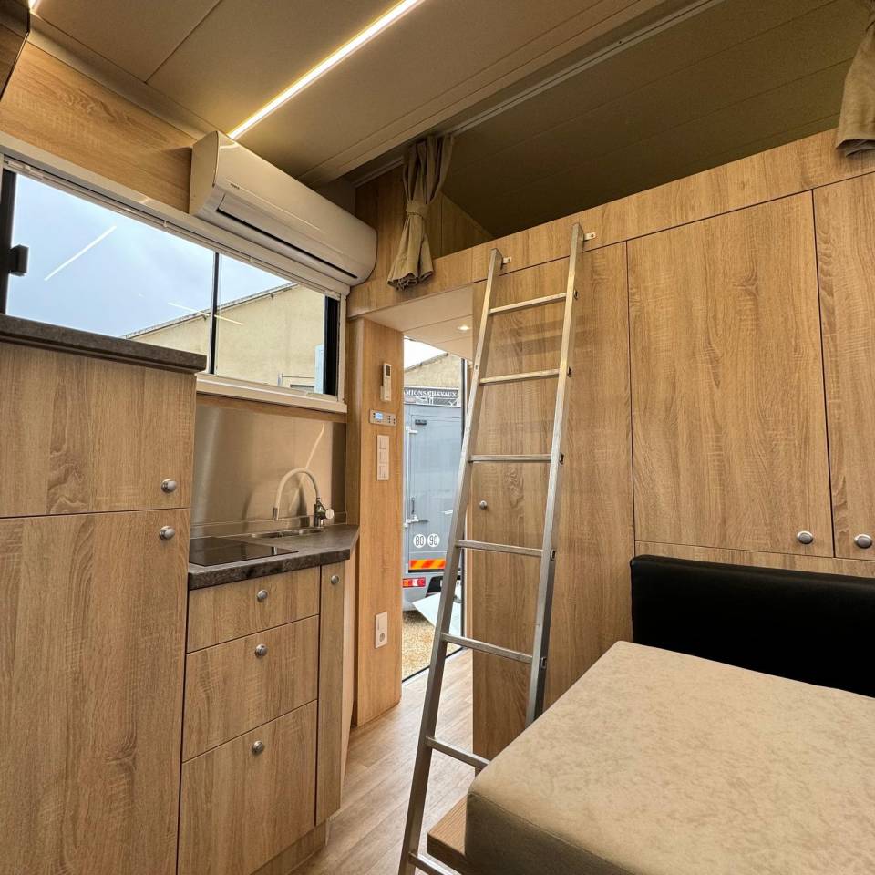 Camion chevaux 7 places home car 