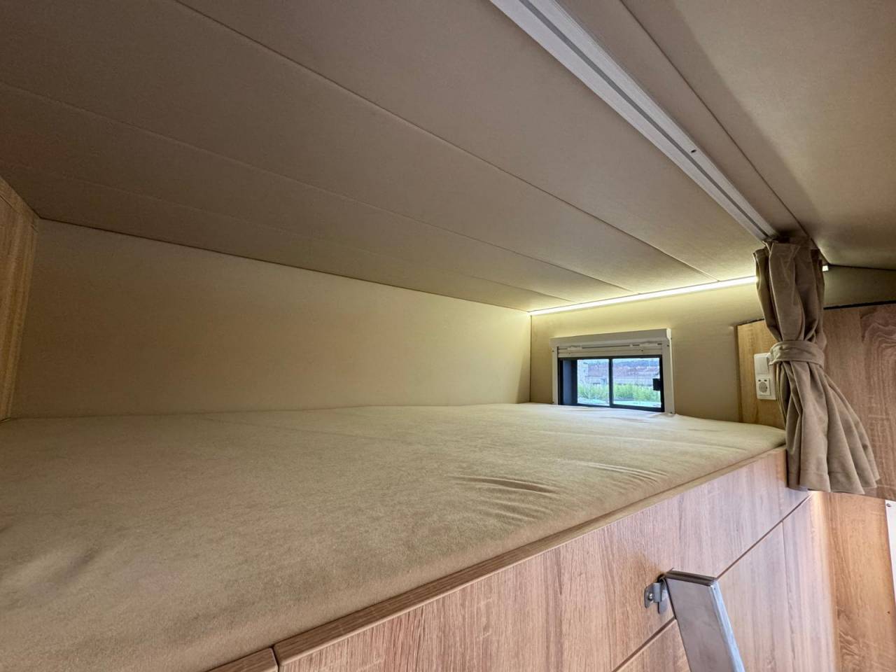 Camion chevaux 7 places home car 