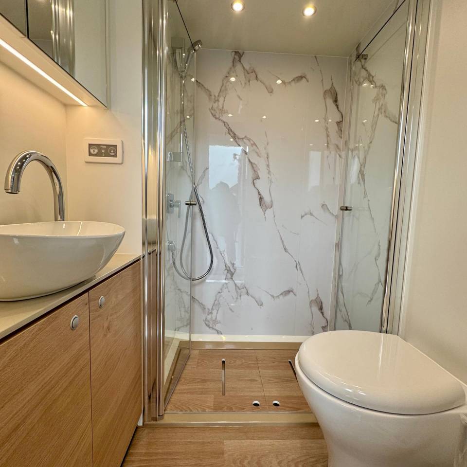 Camion chevaux 6 places home car 6 pers pop out 