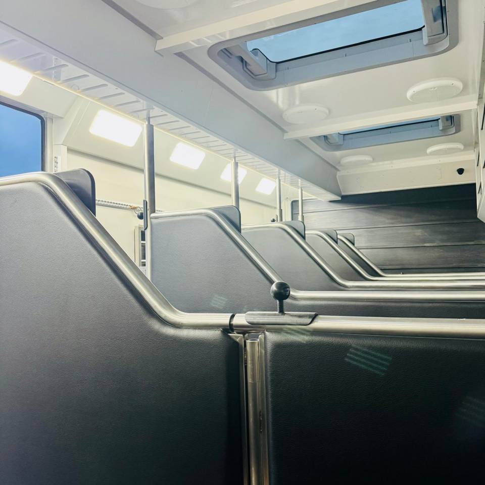 Camion chevaux 6 places home car 6 pers pop out 