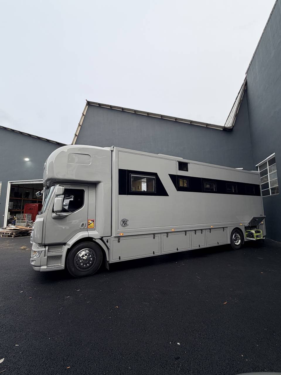 Camion chevaux 7 places home car 