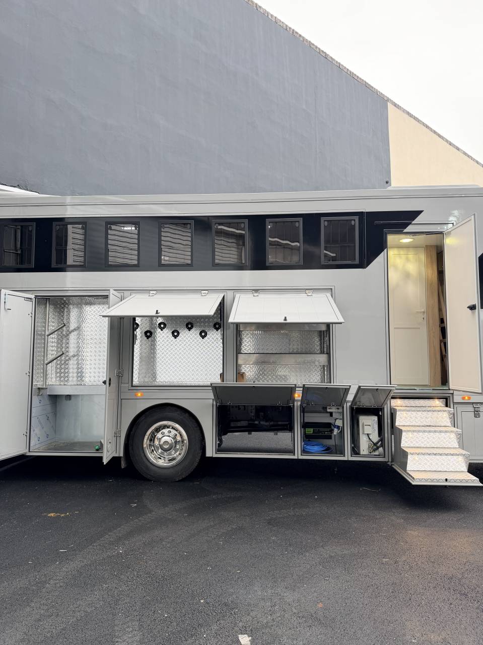 Camion chevaux 7 places home car 