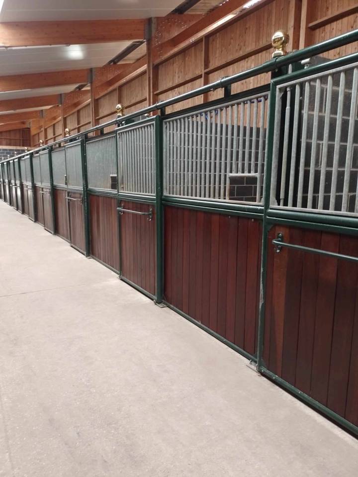 Boxes à louer au Haras de Roch