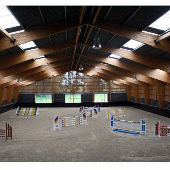 Boxes à louer au Haras de Roch