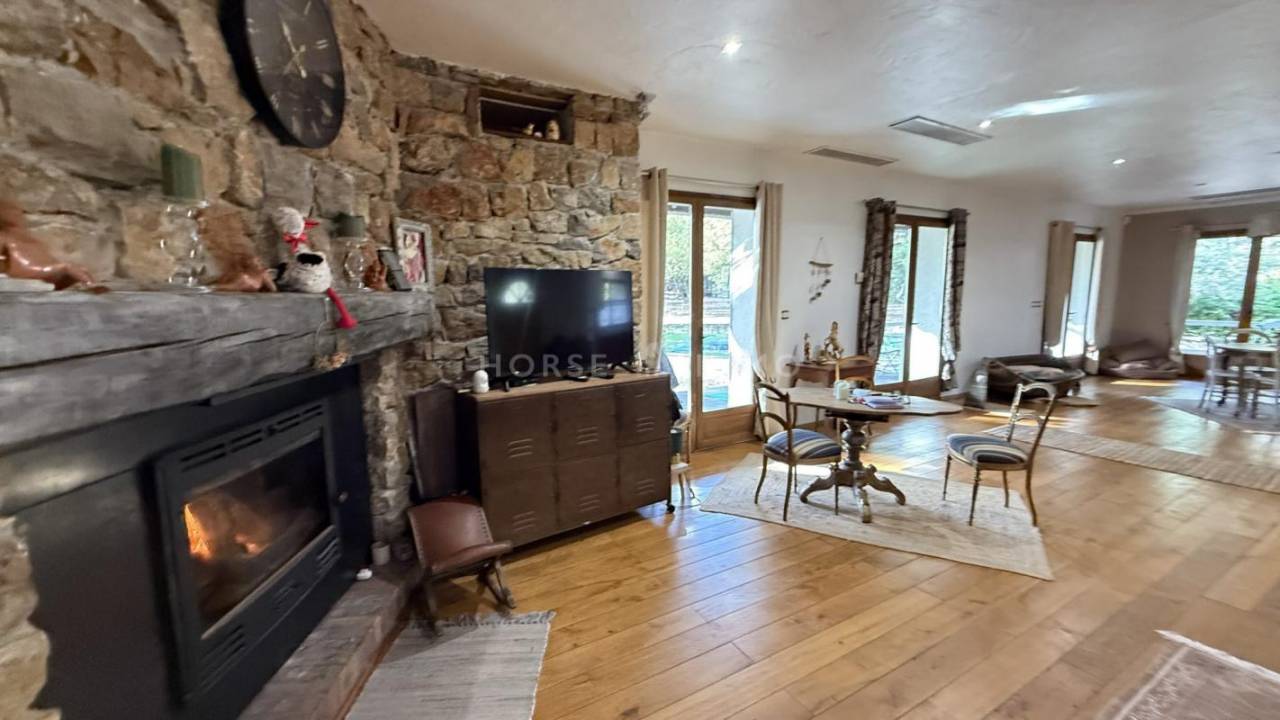 Jolie propriété équestre à l'ambiance ranch