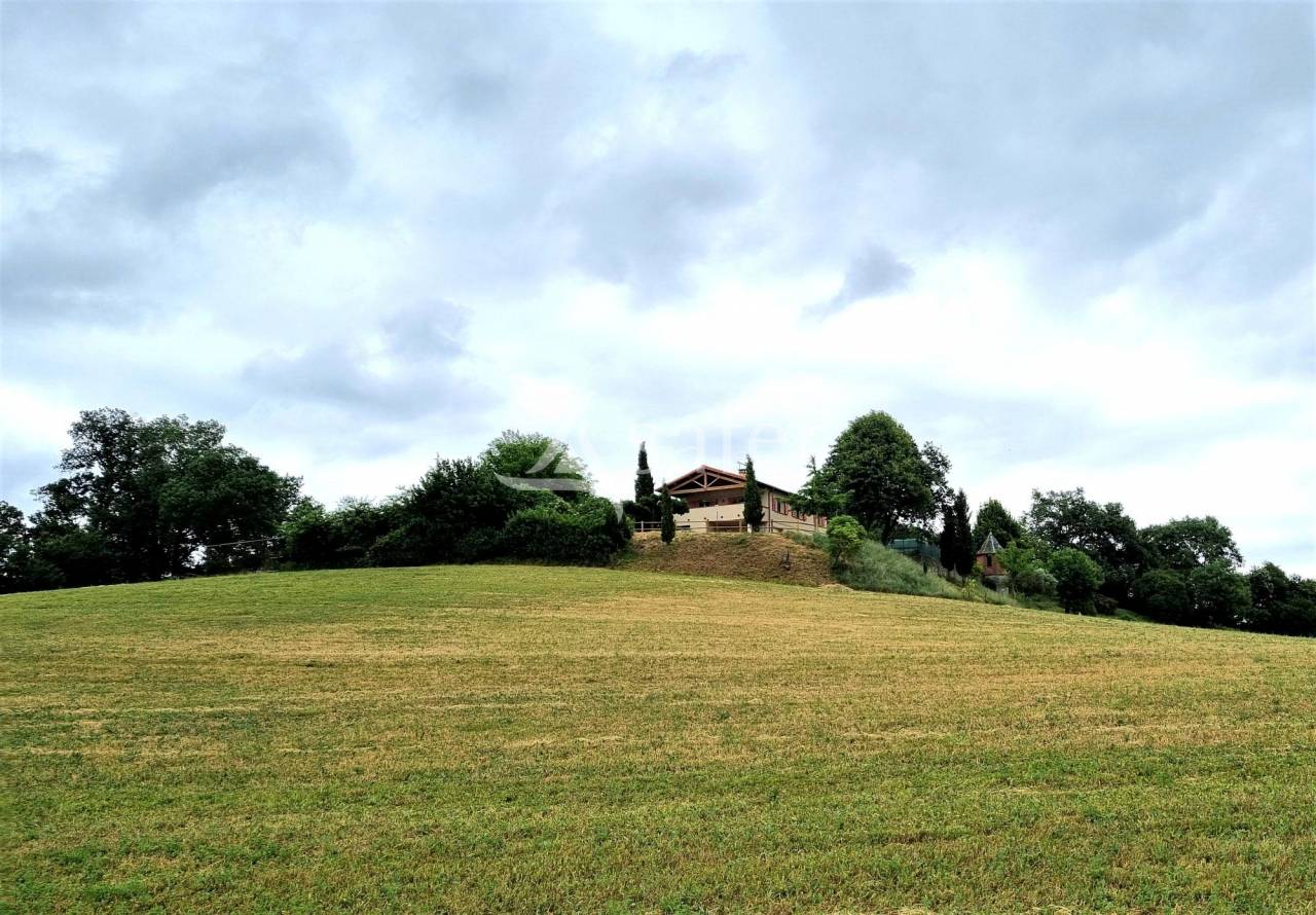 Corps de ferme id&eacute;al &eacute;levage et g&icirc;te 15ha de terres Lavaur