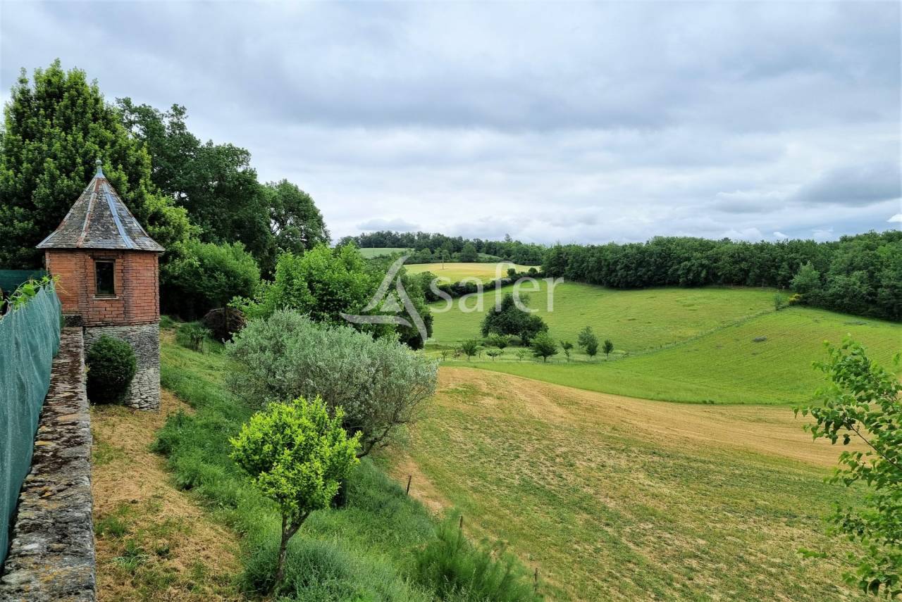 Corps de ferme id&eacute;al &eacute;levage et g&icirc;te 15ha de terres Lavaur