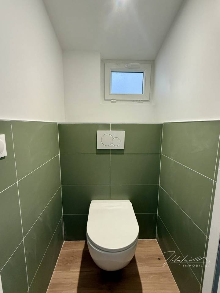 CHARMANTE MAISON DE VILLE RÉNOVÉE DANS UN VILLAGE DYNAMIQUE